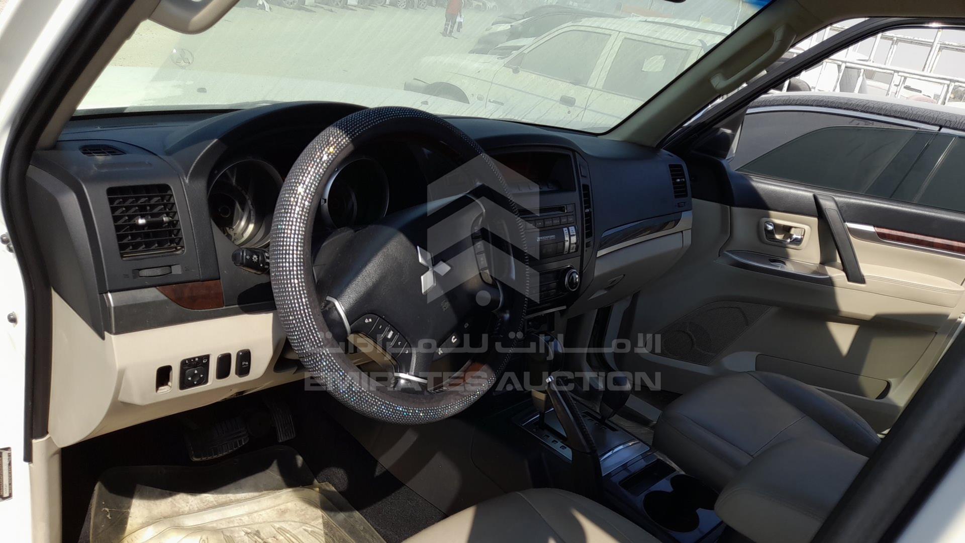 2014 MITSUBISHI PAJERO VIN: JMYLRV95WEJ705109