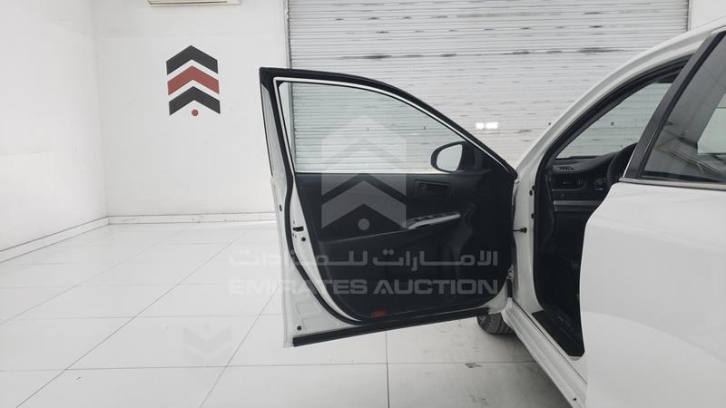 6T1BF9FK9HX695666 Auction: EmiratesAuction Lot: 422756 6T1BF9FK9HX695666 Toyota Camry 2017 WHITE Photo 11