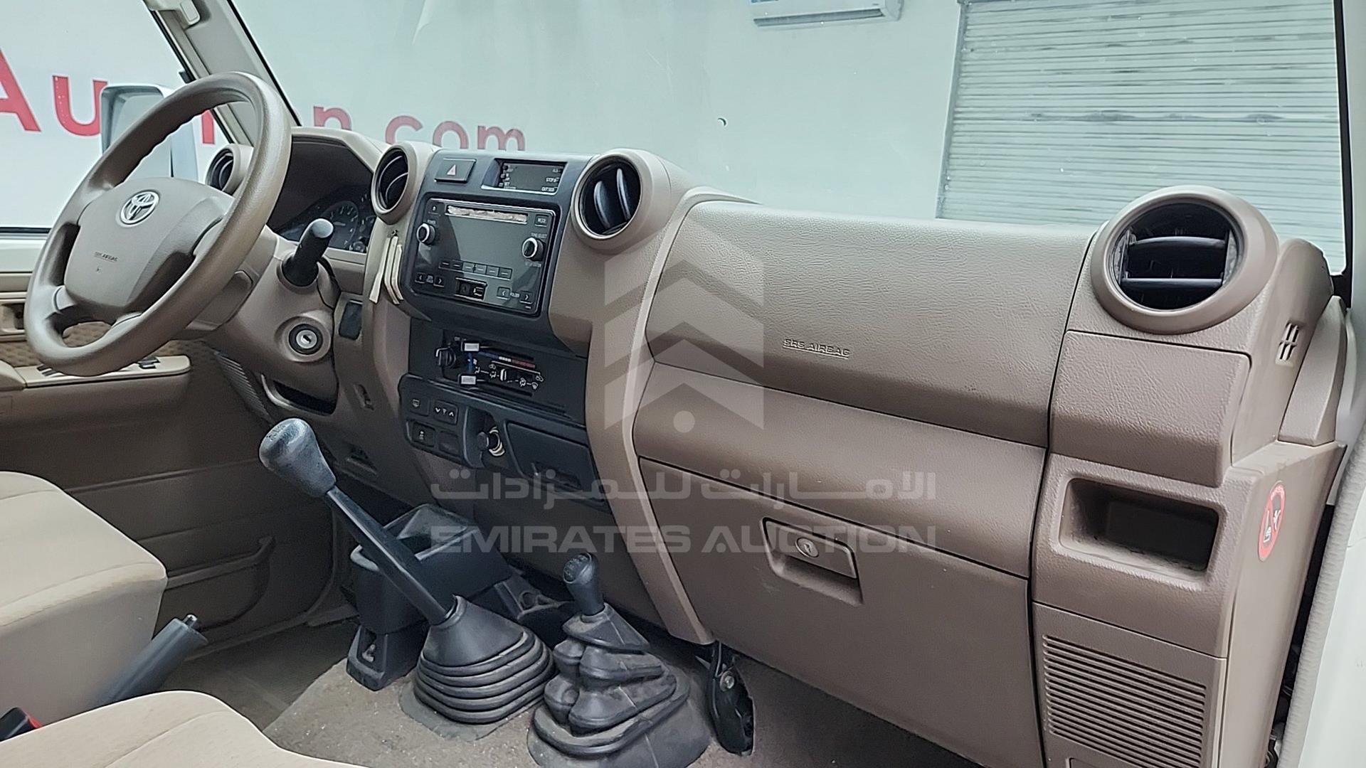 2017 TOYOTA LC 76 VIN: JTEEU73J7H4200784
