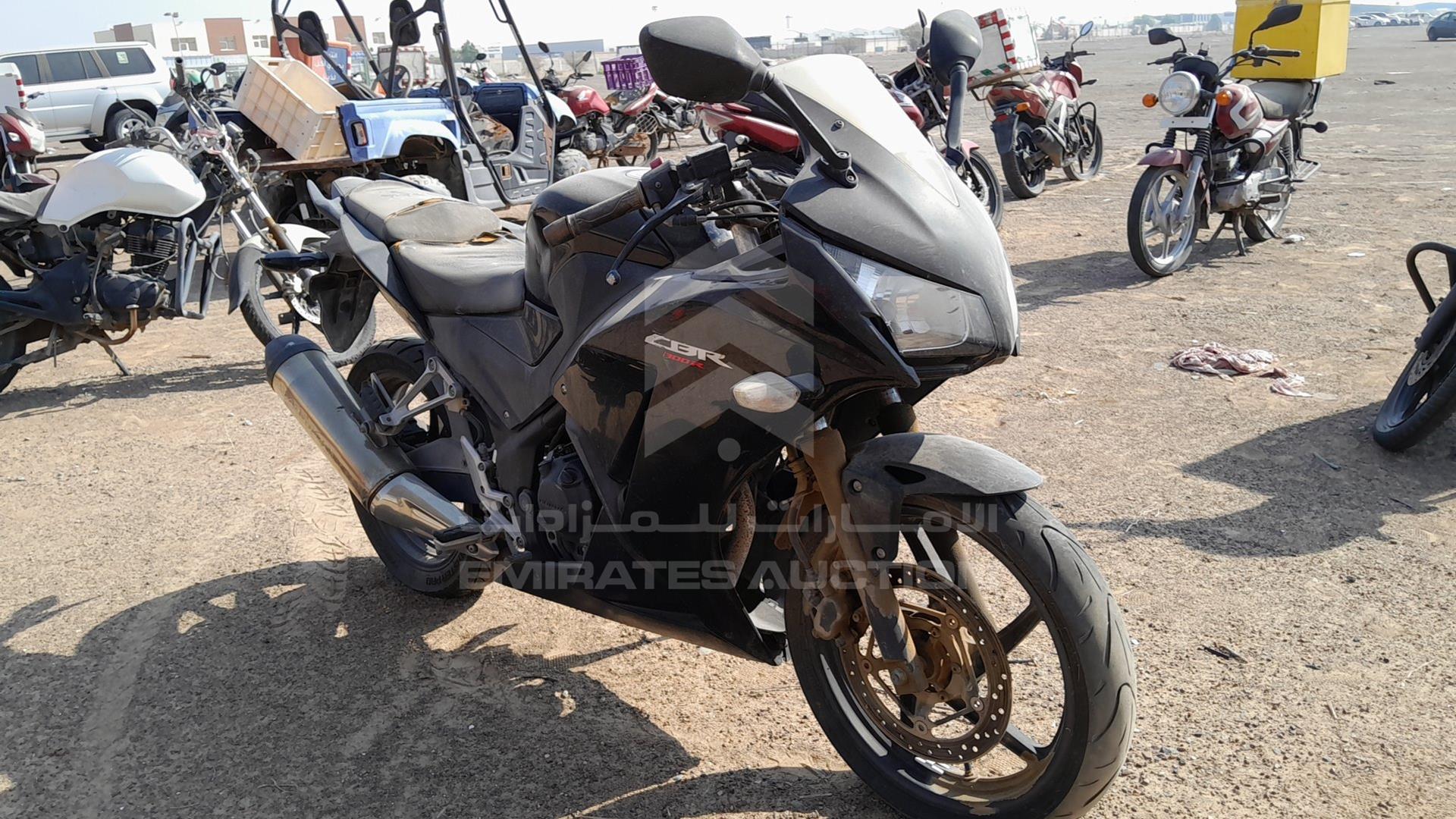 2015 HONDA CB300R VIN: MLHNC51A0F5100108