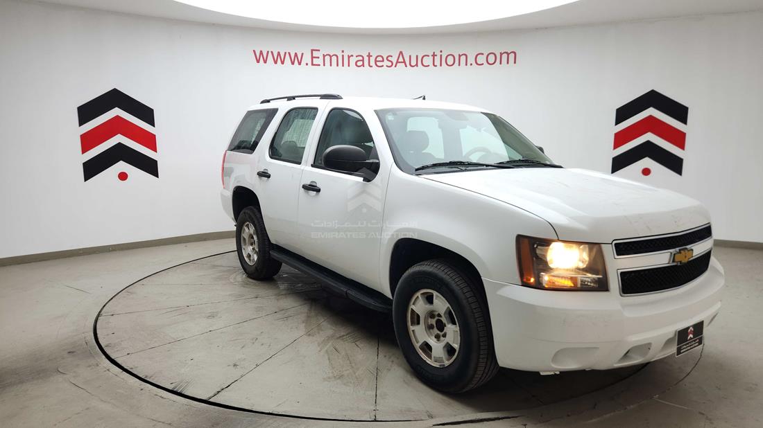 2010 Chevrolet Tahoe — Front Right Angle — Photo 10