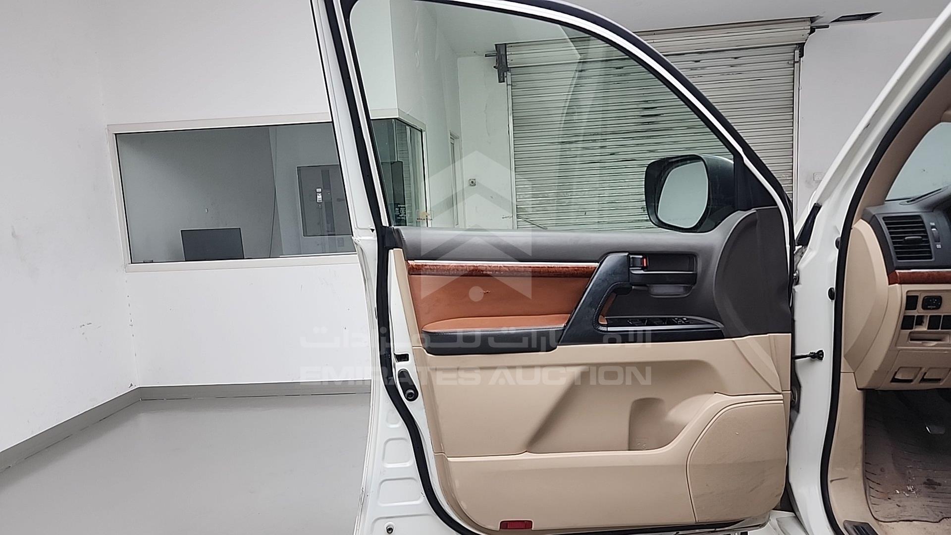 2015 TOYOTA LAND CRUISER VIN: JTMHU09J3F5097838