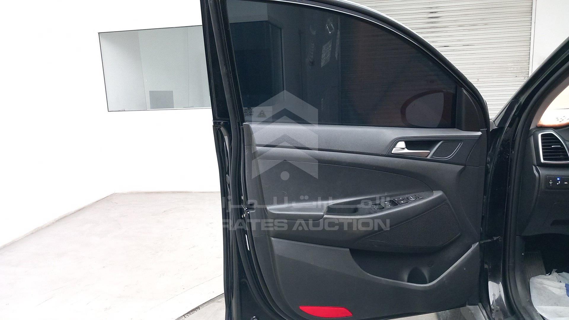 2020 HYUNDAI TUCSON VIN: KM8J33A42LU167175