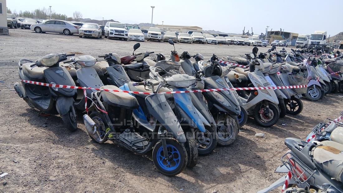 20 Scooter - Scrap without document — Front Right Angle — Photo 10