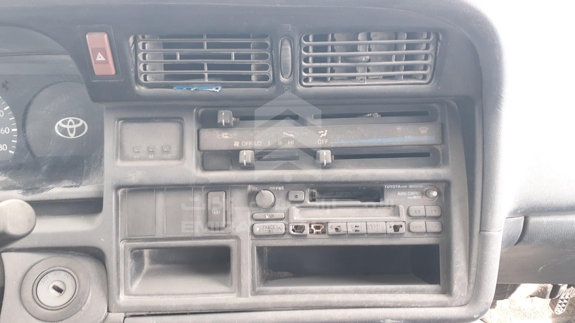 2004 TOYOTA HIACE VIN: JT4ZR119747014684