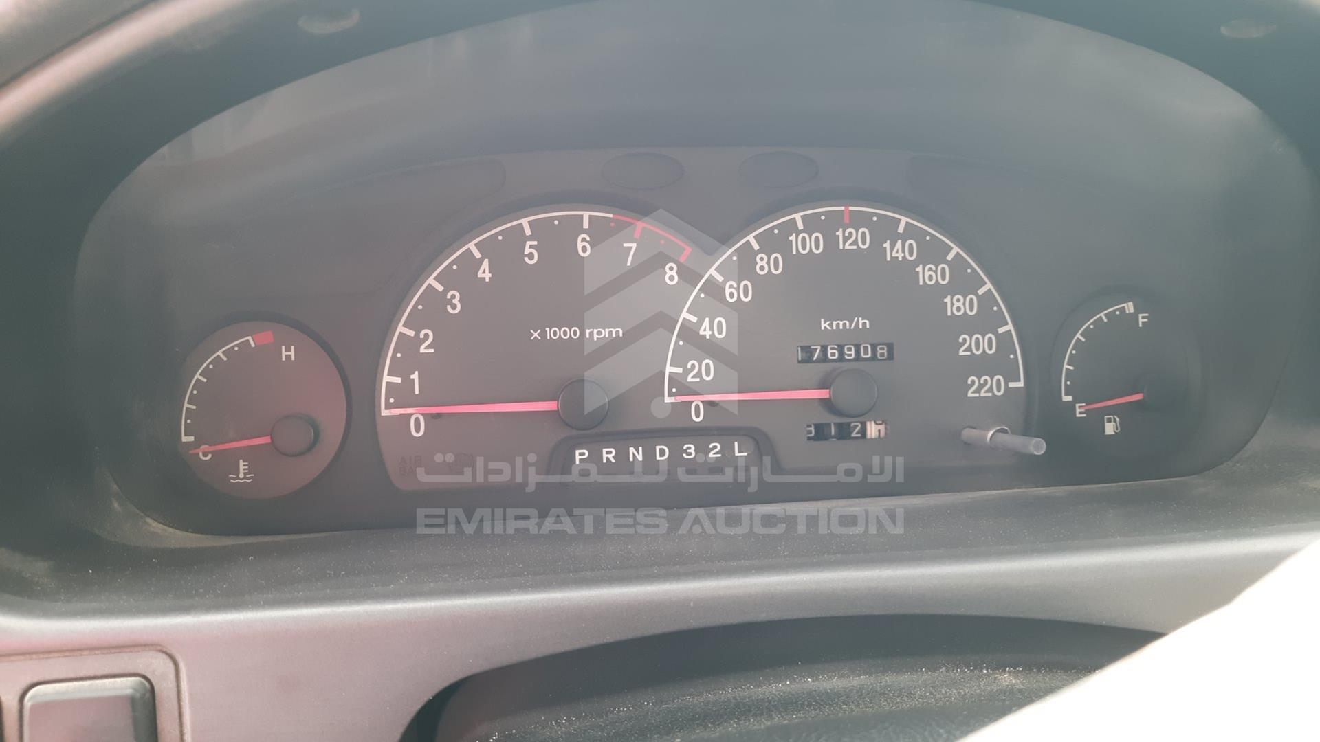 2003 HYUNDAI TRAJET VIN: KMHMH81C83U149511