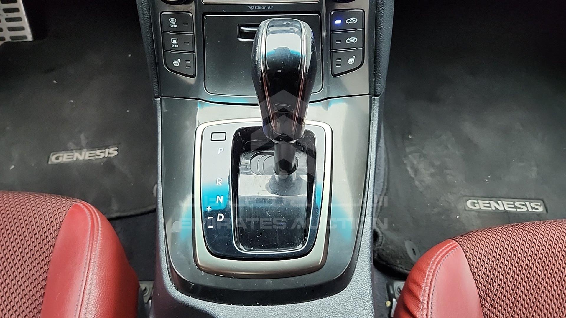 2015 HYUNDAI GENESIS VIN: KMHHU61H5FU116239