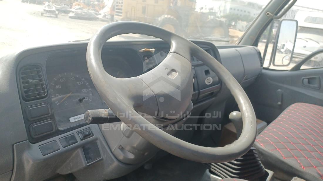 ميتسوبيشي كانتر 2004 — زاوية الواجهة الكاملة — صورة 16