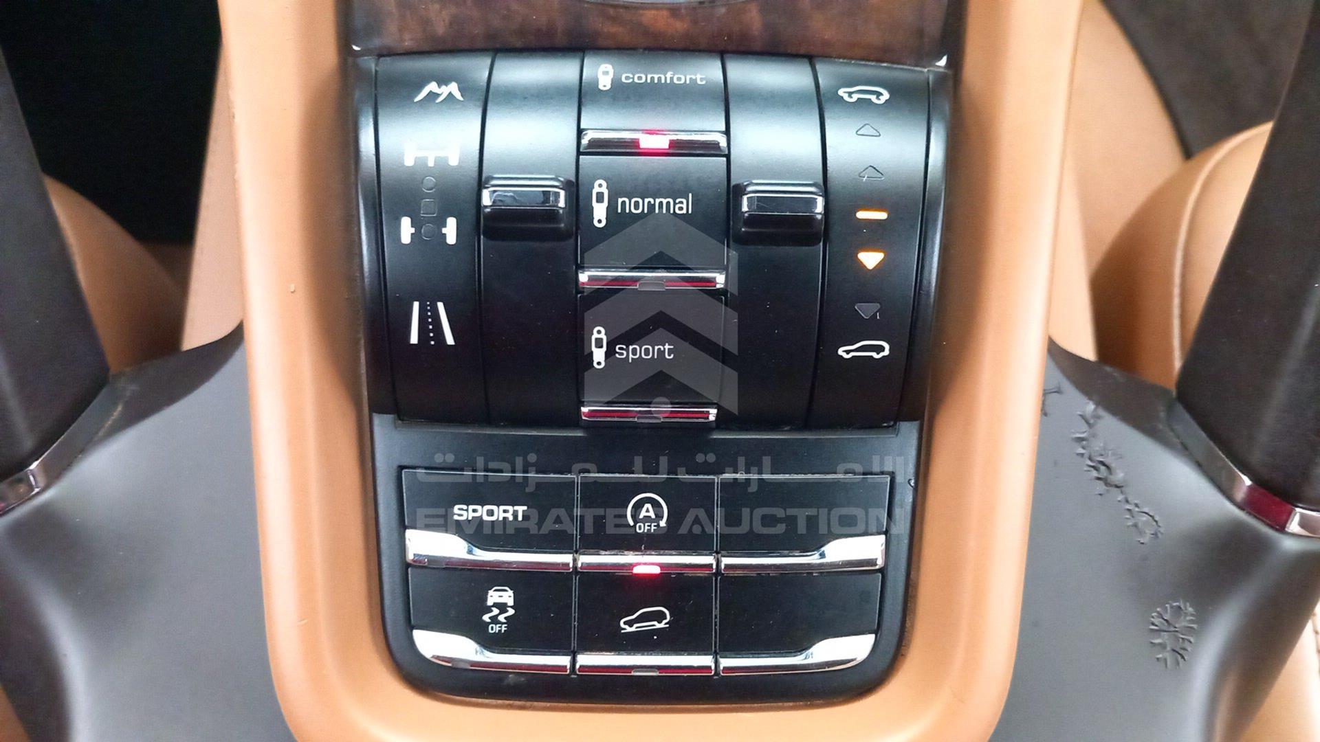 2011 PORSCHE CAYENNE VIN: WP1ZZZ92ZBLA50727