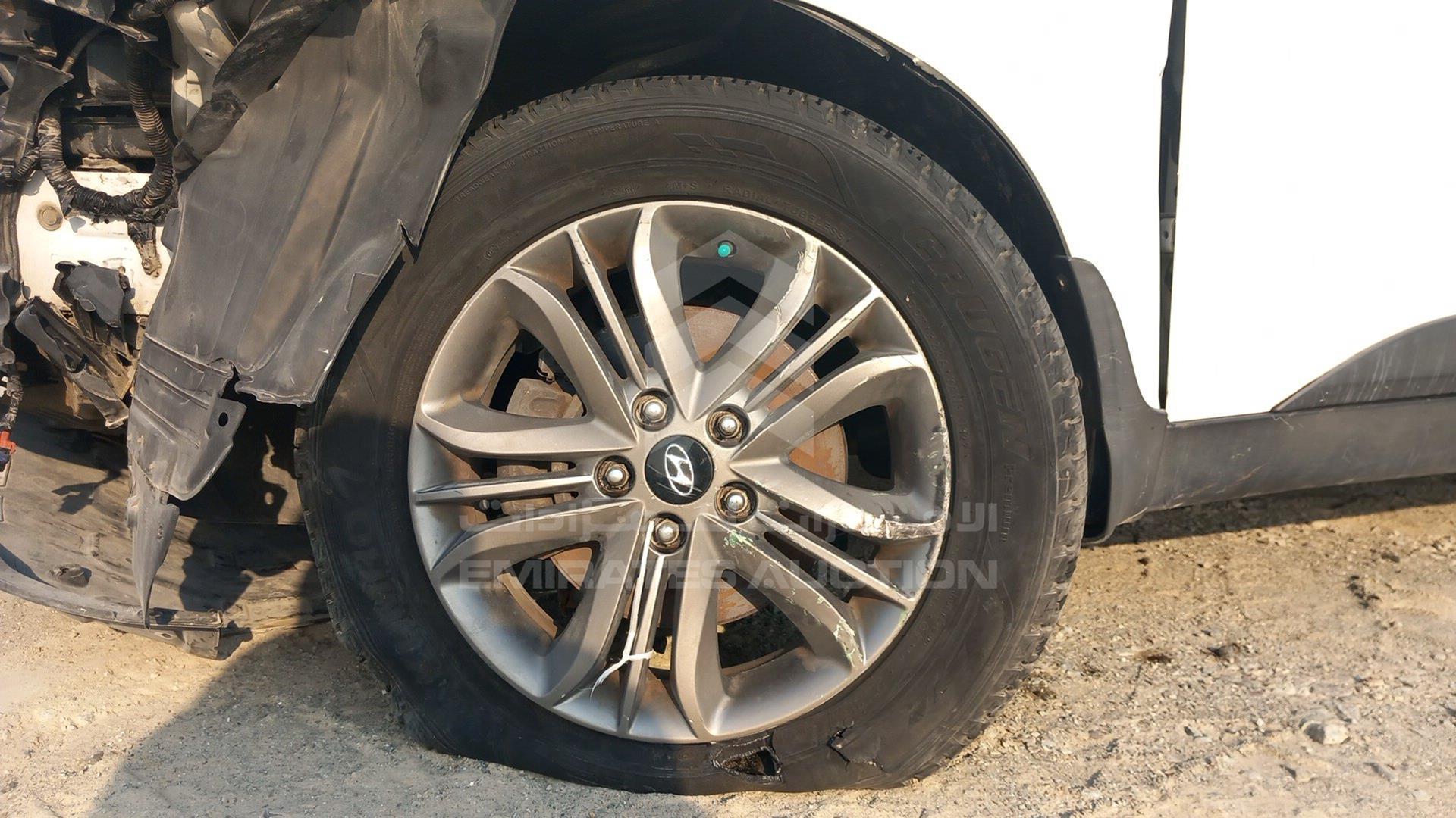 2014 HYUNDAI TUCSON VIN: KMHJT81E9EU828290