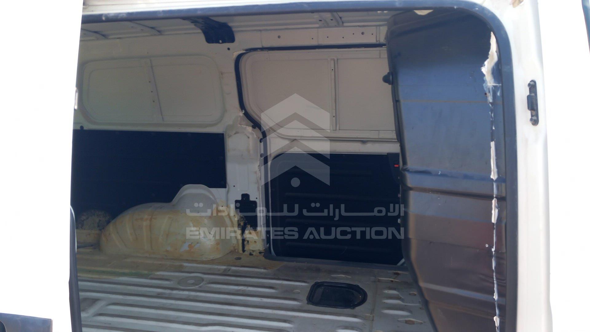 2012 HYUNDAI H1 VIN: KMHWG81R8CU364919