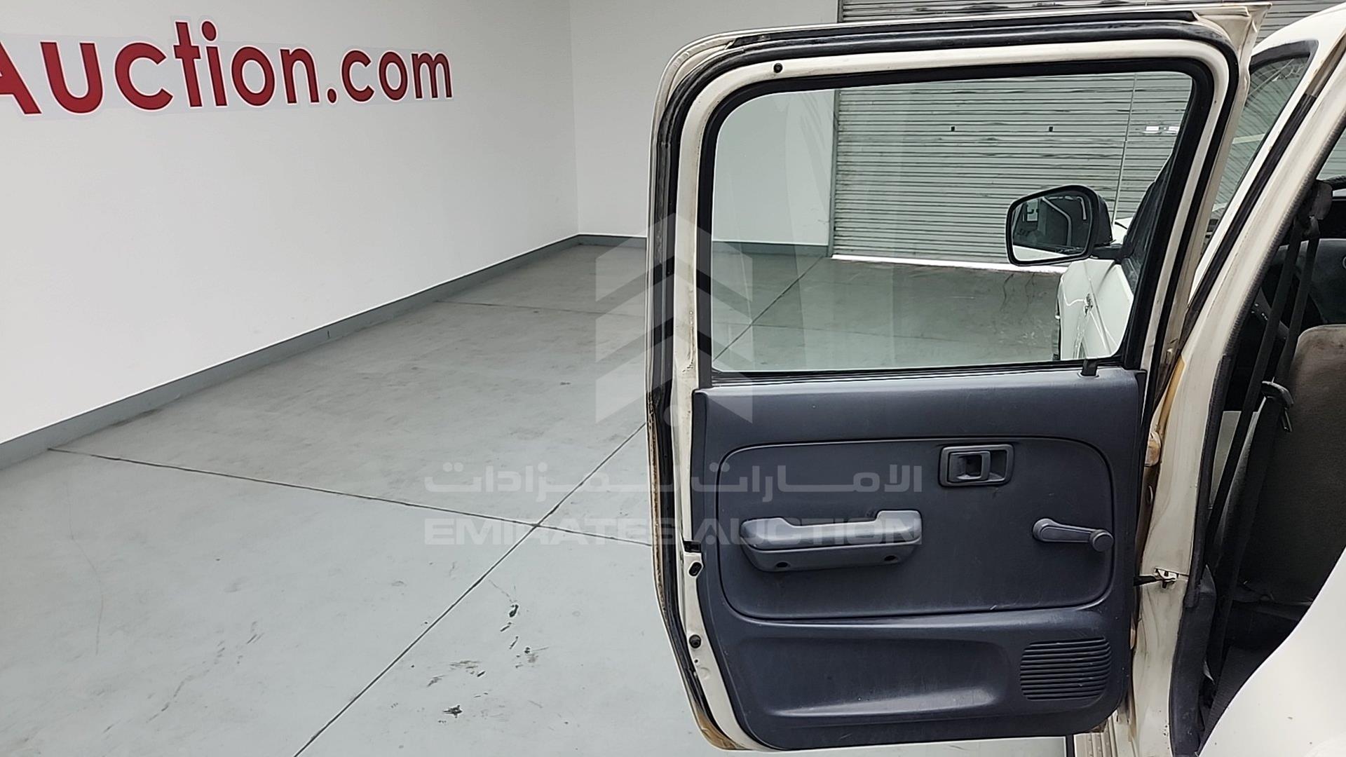 2005 TOYOTA HILUX VIN: JTFDM626150033601