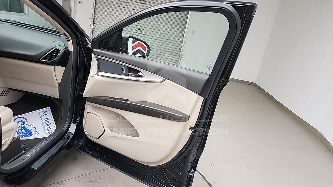 2019 Lincoln Nautilus — Front Right Door — Photo 31