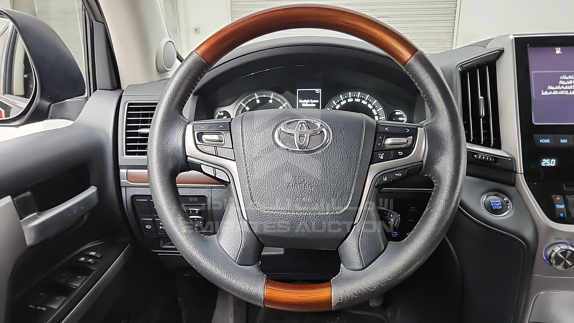 2018 TOYOTA LAND CRUISER VIN: JTMHY05J6J4073218