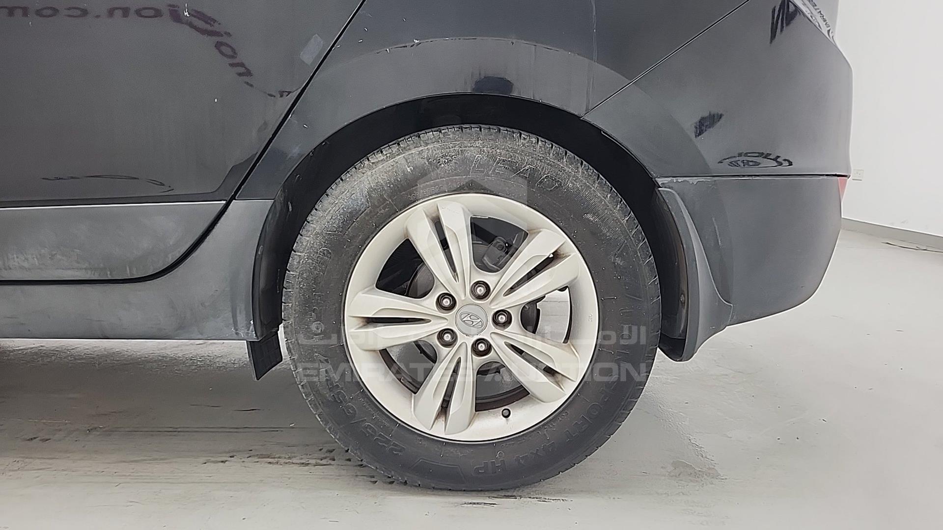 2011 HYUNDAI TUCSON VIN: KMHJT81B9BU103998