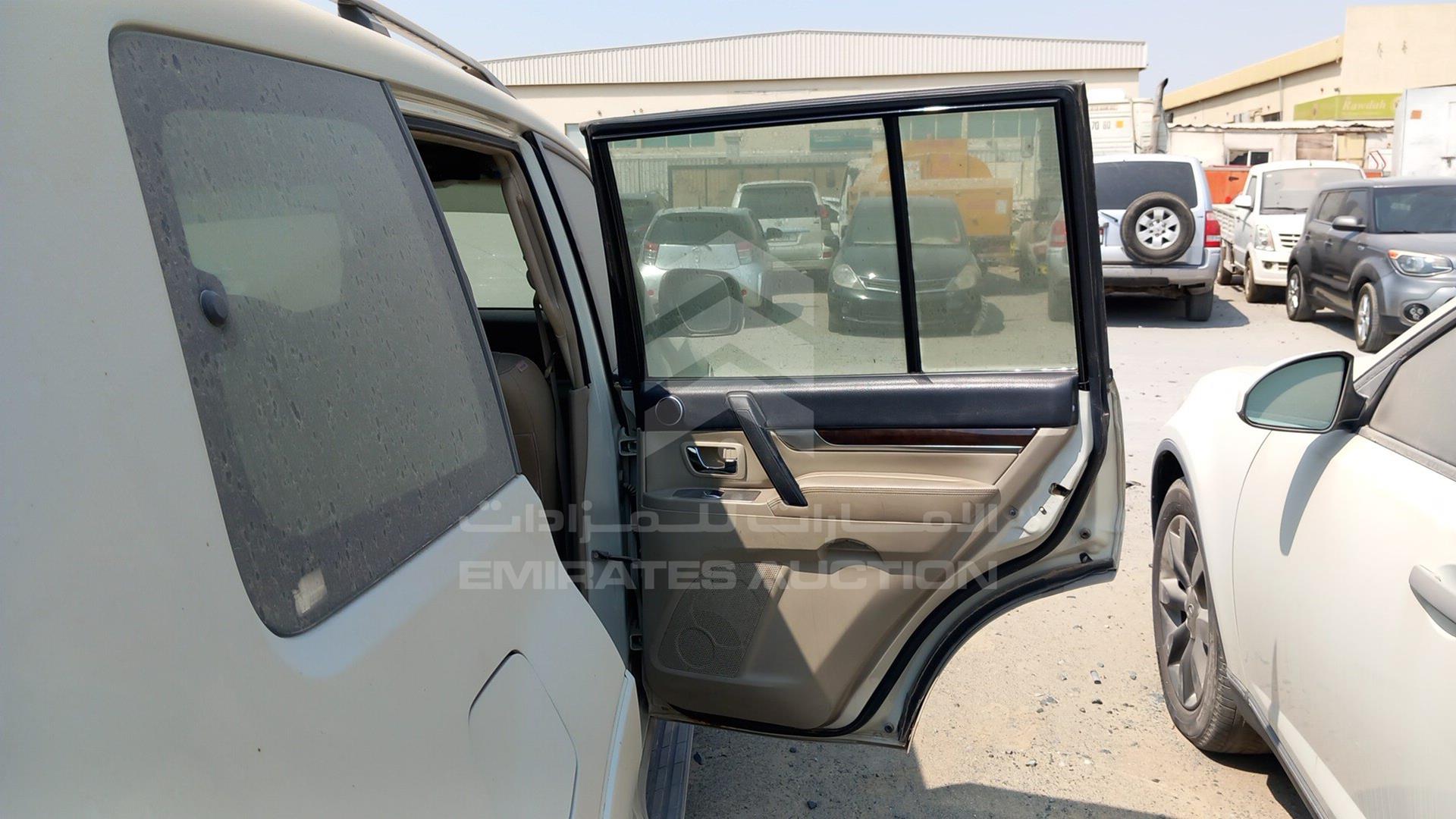 2009 MITSUBISHI PAJERO VIN: JMYLRV93W9J708703