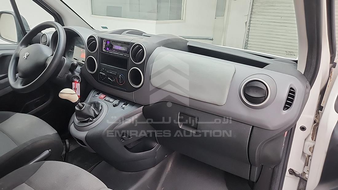 2019 Peugeot Partner — Front Right Passenger Dashboard View — Photo 25