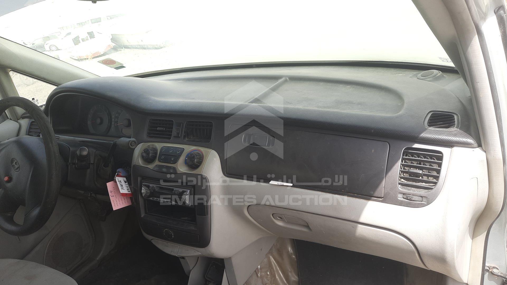 2006 HYUNDAI TRAJET VIN: KMHMG81CX6U277143