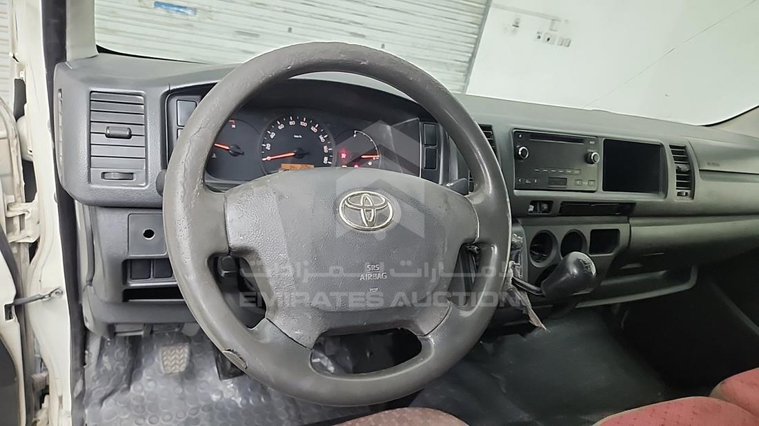 2015 Toyota Hiace — Steering & Mounted Controls — Photo 12