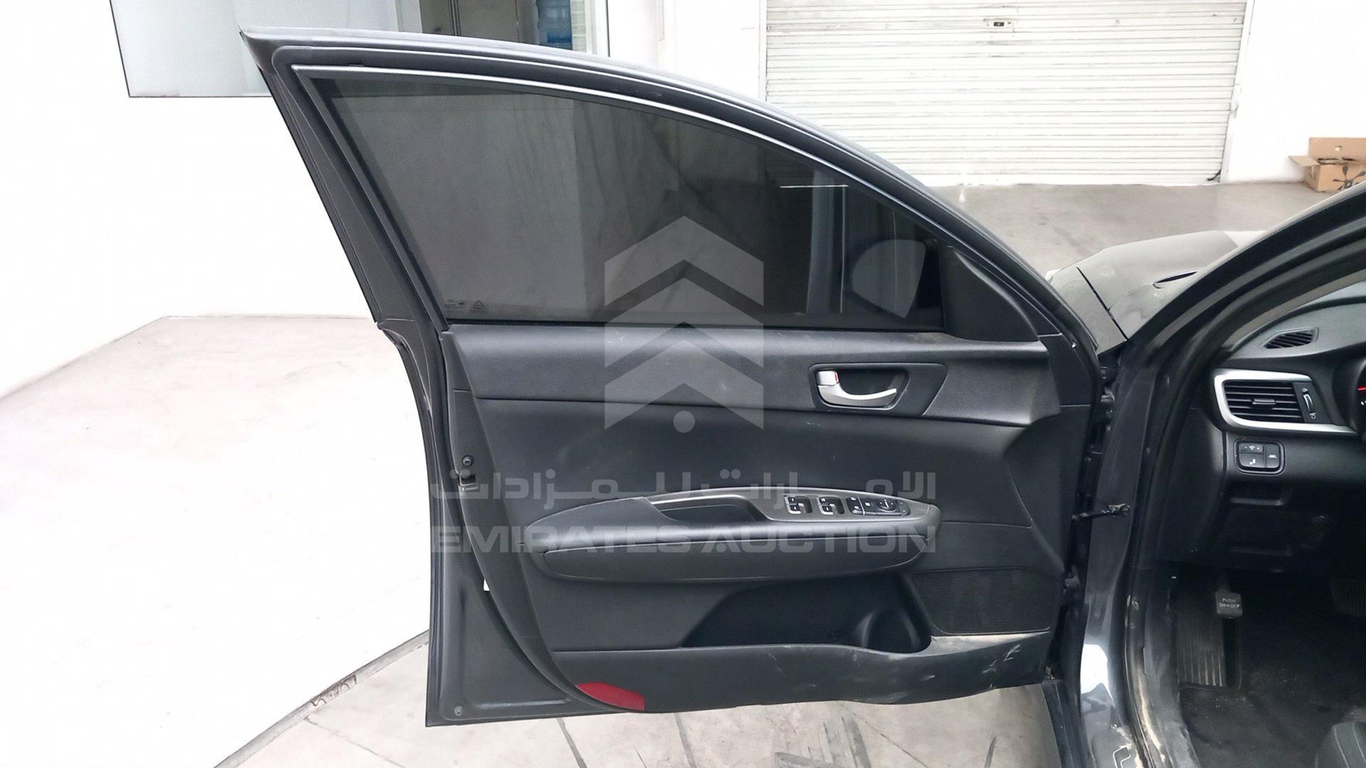 2020 KIA OPTIMA VIN: 5XXGT4L32LG424785