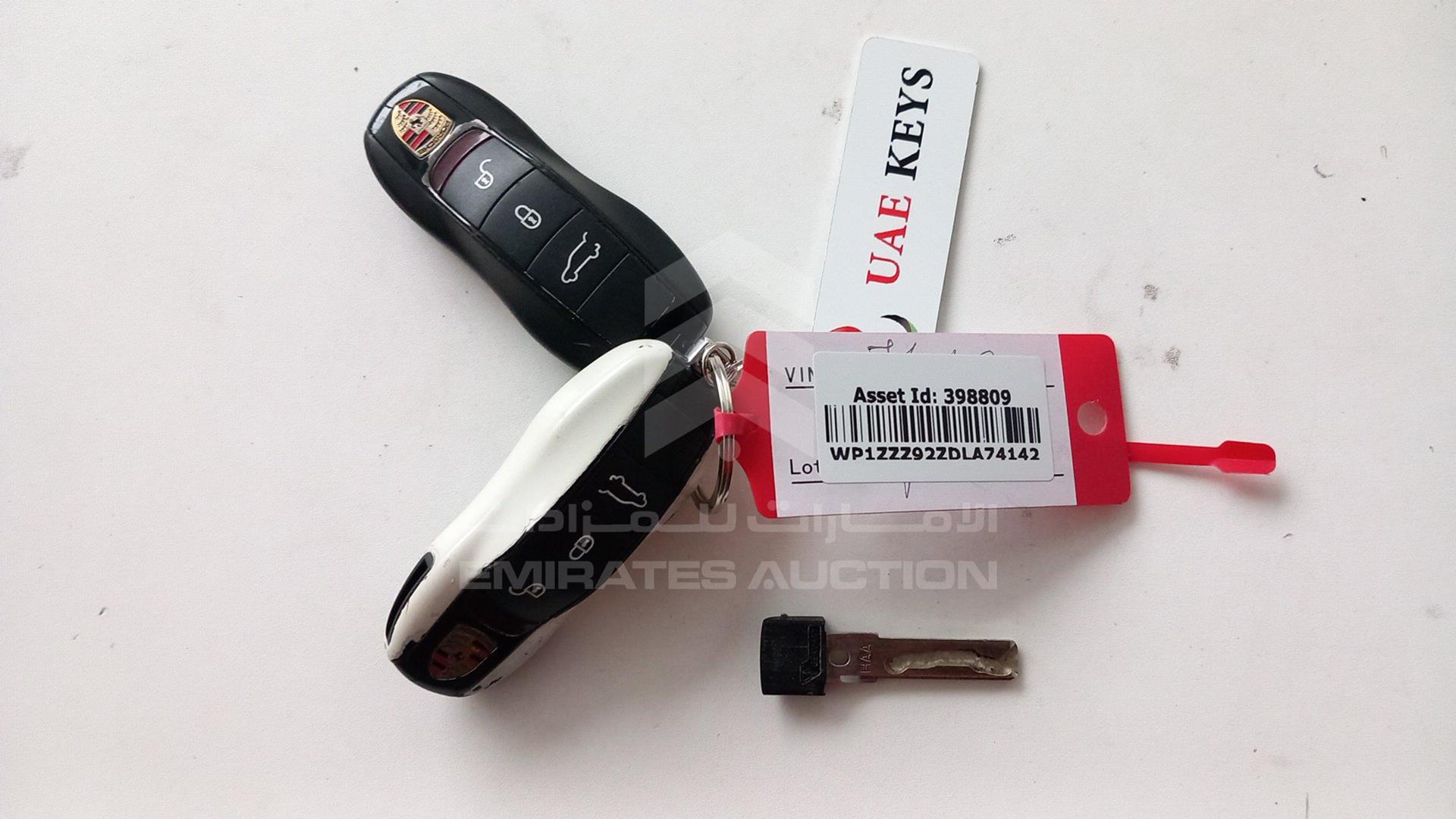 2013 PORSCHE CAYENNE GTS VIN: WP1ZZZ92ZDLA74142