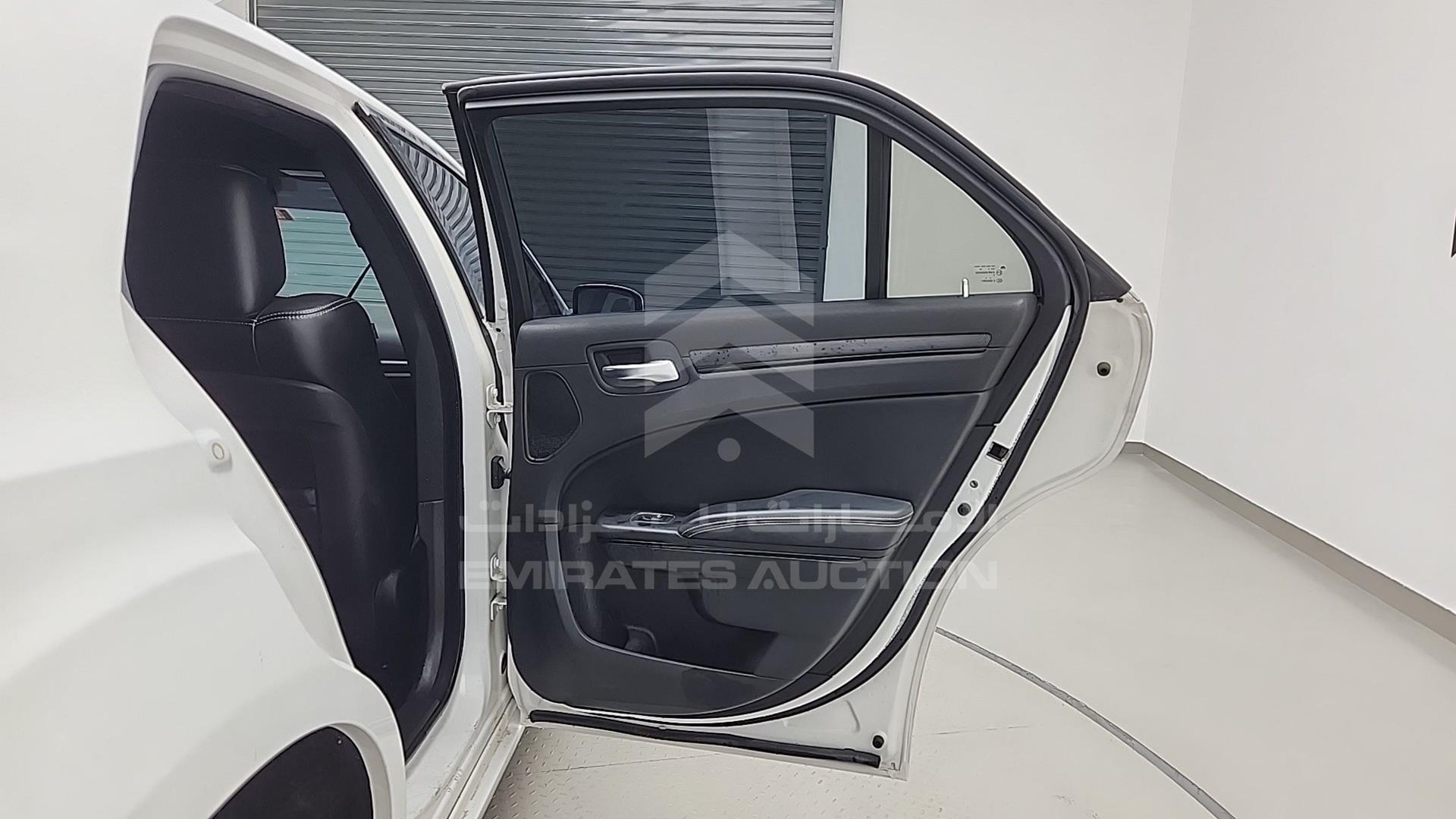 2013 CHRYSLER 300 VIN: 2C3CCABG4DH528845
