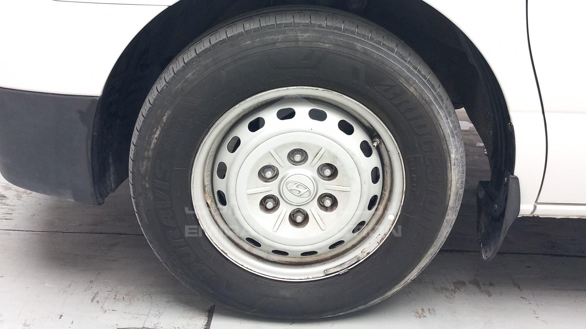 2017 HYUNDAI H1 VIN: KMJWA37R7HU866337
