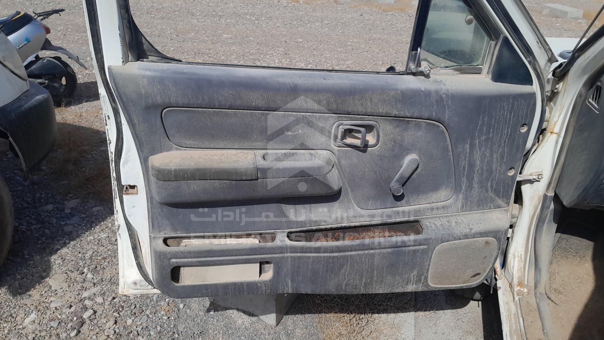 2001 NISSAN 2400 VIN: JN6DD22Y51X000201