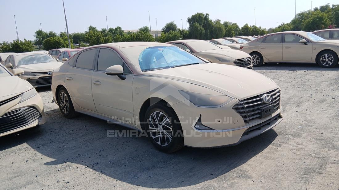 هيونداي سوناتا هجينة 2021 — الزاوية الأمامية اليمنى — صورة 10